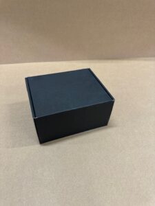 Gjafakassi 183x156x98mm svartur